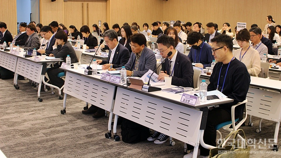 최용석 중앙대 교수가 ‘SCOUT 3년간 사업 성과와 SCOUT 2.0 모델’을 주제로 발표하고 있다. (사진=김영식 기자)